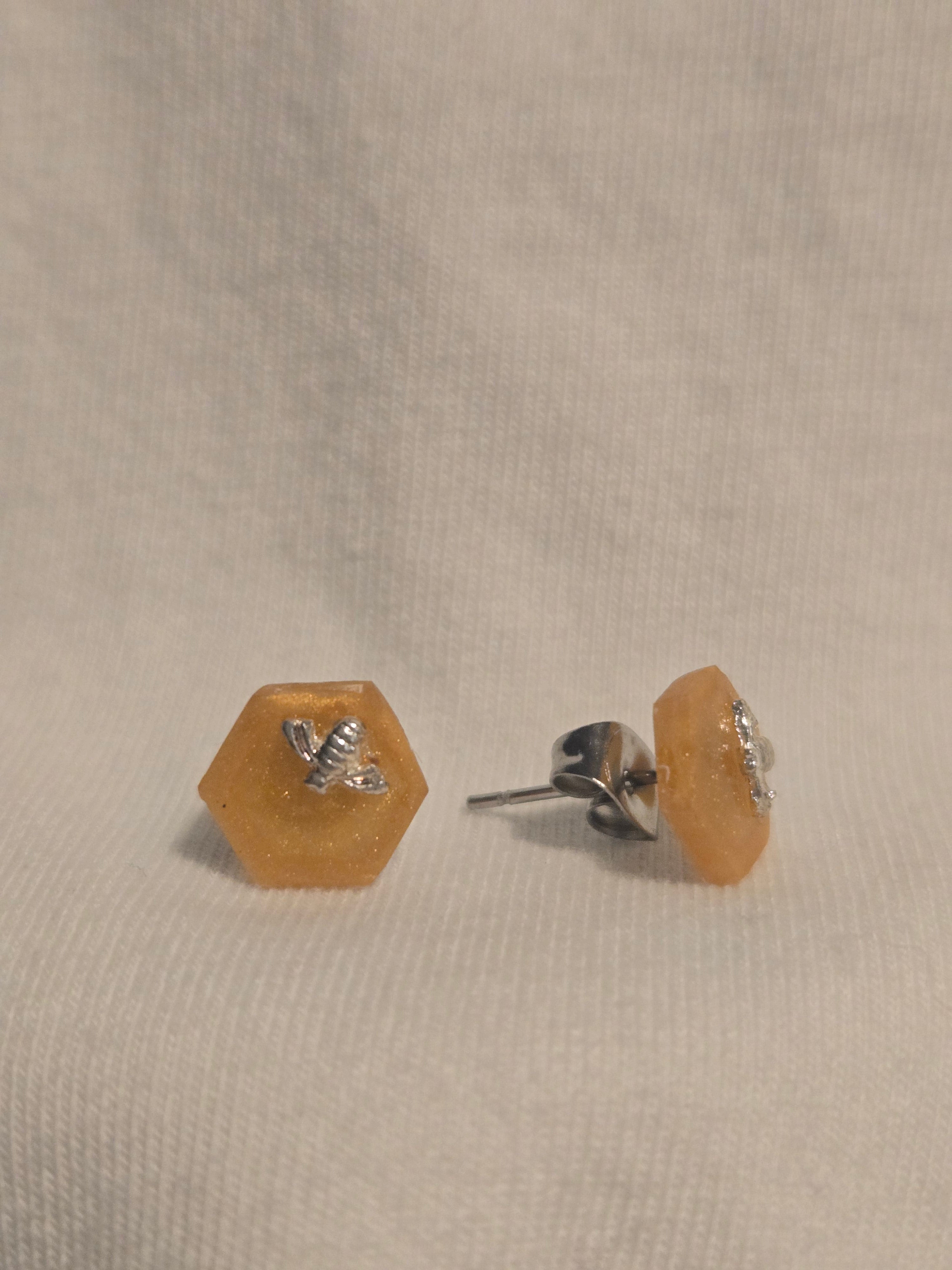 Bee earring studs